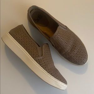 Sofft casual slide sneakers 7.5